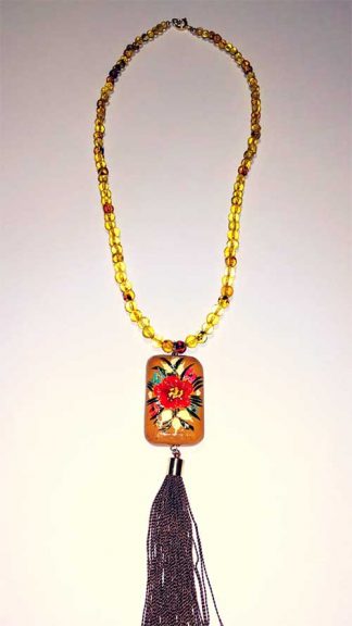 TAPACHULA Un Fino Collar de Bolsas de Ámbar con Colgante de Cuadro de Madera de Cedro