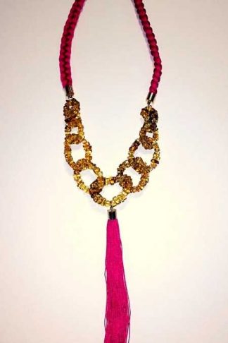 TAPACHULA Un Fino Collar  de Trenza Magenta, de Eslabones de Ámbar con Mota Larga.