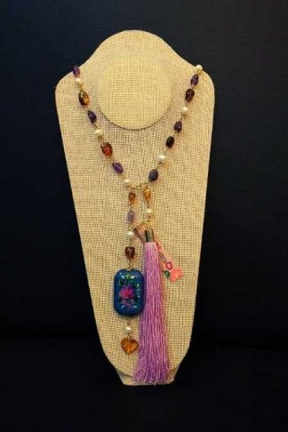 SANCRIS Un Fino Collar  Engarzado de Chapa con Ámbar