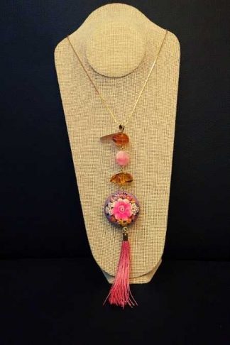 SANCRIS Un Fino Collar  Tipo Corbatero con Pieza Redonda